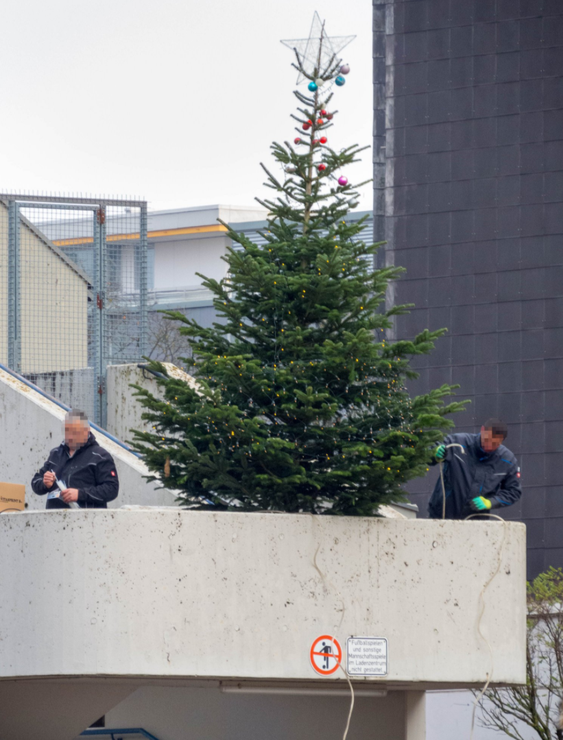 Unsere zwei Hausmeister im Marx-Zentrum, welche von Stalker illegal und heimlich fotografiert und veröffentlicht werden